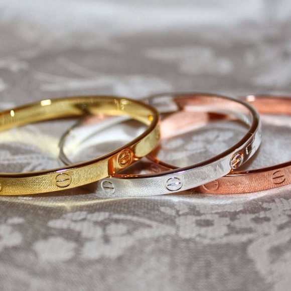 18k Gold Classic Nail Cuff Screw Bracelet Set - Picture 2 of 3